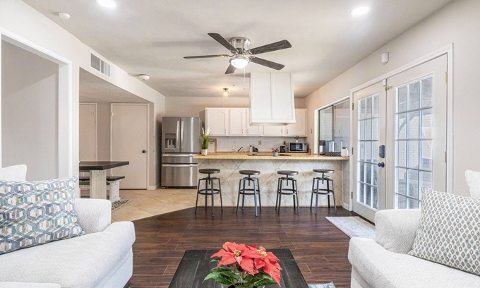 The Colony Casa | Cheerful Home- Pool, Backyard, 3 bdrm, Large fence