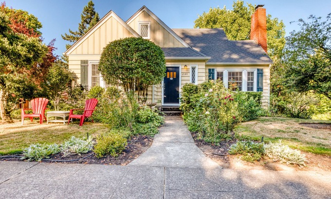 Amazon Casa | Hogar alegre con patio y patio - a pie de parques, senderos y Hayward Field.