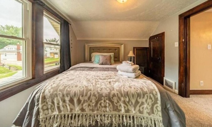 Akron Casa | Cheerful, Kenmore, Summit Lake
