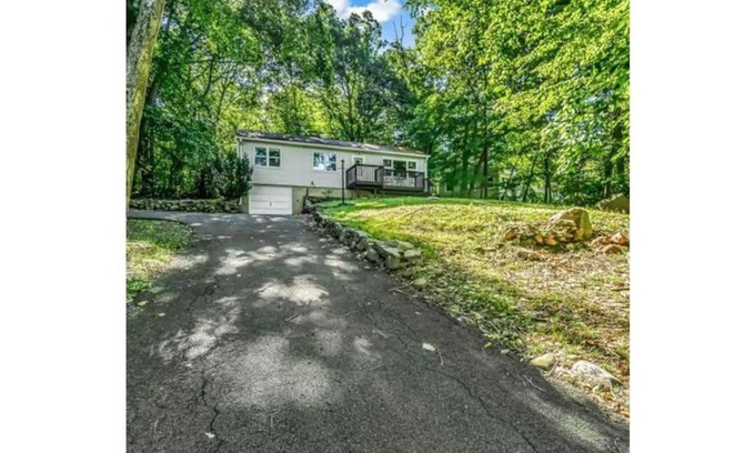 Hamden Casa | Cheerful New England home near Quinnipiac University
