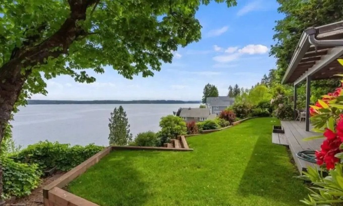 Lacey Cabina | Cheerful ocean front 3 bedroom cabin