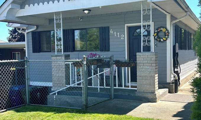 North End Casa | Cheerful Proctor Home in the Heart of the 253