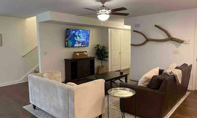 Richmond Casa | Cheerful Three-Bedroom Residential Home