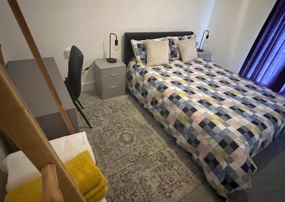 Pembroke Dock Apartamento | Cheerful Two Bedrooms Town house with free parking