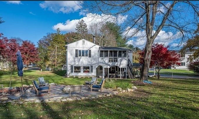 Northborough Casa | Cheerful Villa with a huge backyard (3Beds2Baths)