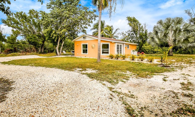 Sugarloaf Key Cabaña | Cheery, Family-Friendly Cottage w/ Free WiFi, Private Gas Grill, and A/C