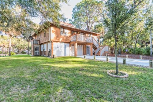 Saint Helena Island Casa | Cheery home with fire-pit, screened-in porch - pets allowed