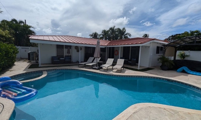 Garden Isles Casa | Chef's Kitchen Villa in Pompano Beach. Heated Pool and 3D tour available