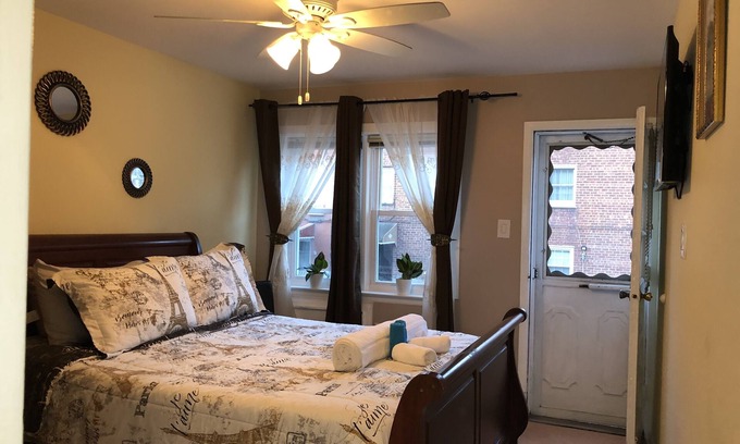 Canarsie Casa | Chekells Cozy 2 Bedroom ground fl