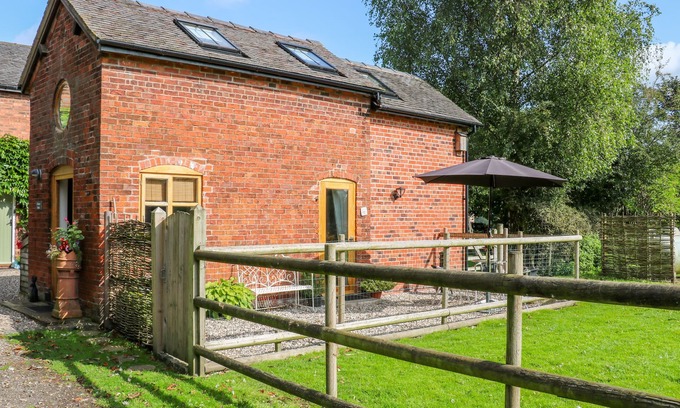 Sandbach Cabaña | ESTABLE Chequer, romántica, con chimenea en Sandbach, Ref 26406