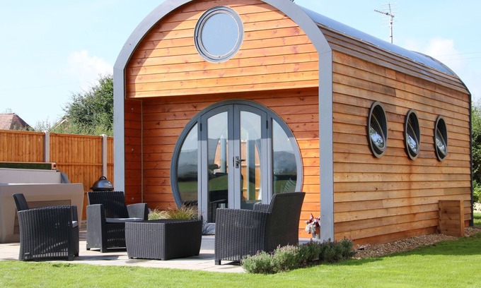 Diddlebury Cabaña | CHERRY BLOSSOM, with hot tub in Ludlow