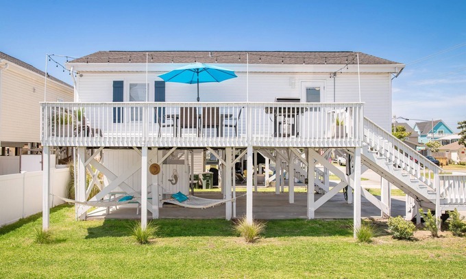 Cherry Grove Beach Casa | Cherry Grove Beach | Steps To The Ocean | Pet Friendly