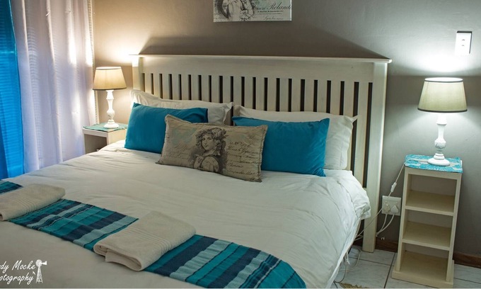 Bloemfontein Apartamento | Cherry Lane Self Catering B&B - 1 bedroom / bathroom with shower for 4 guests
