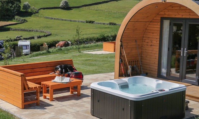 Newland Near Ulverston Cabaña | CHERRY, pet friendly, character holiday cottage in Ulverston