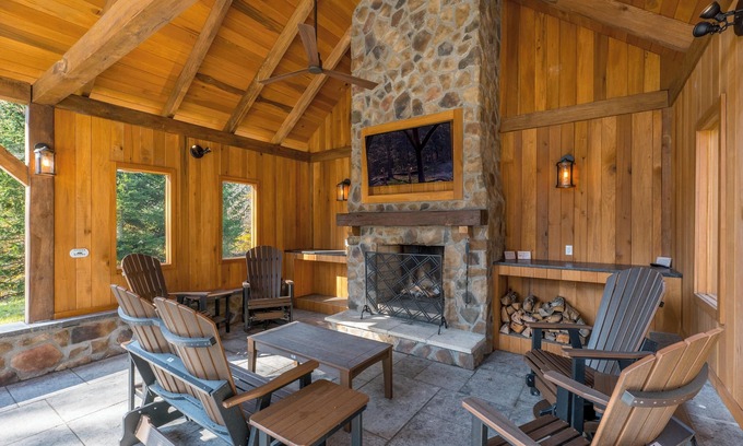 New Plymouth Casa | Lake House Luxury Cabin!