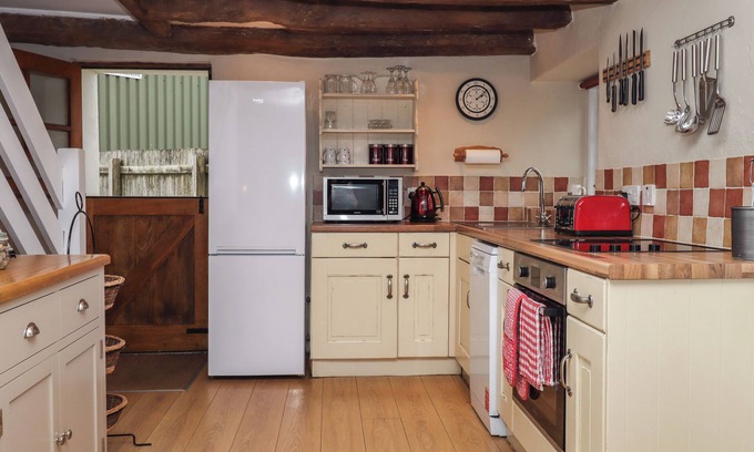 Broadwoodkelly Cabaña | Cherryblossom Cottage