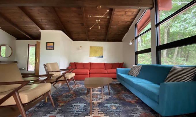 Canton Casa | Cherrybrook Hideaway - Book now for autumn colors!