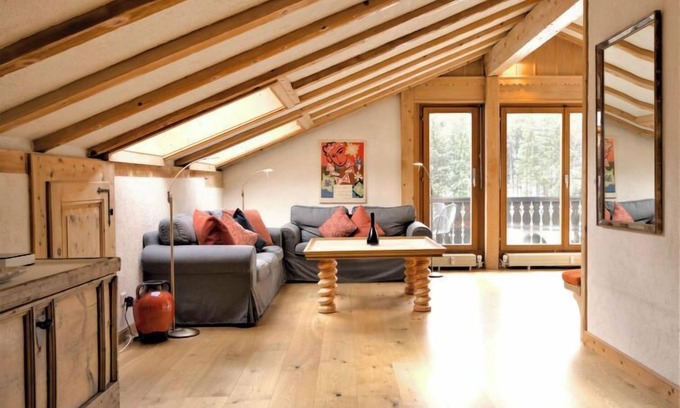 Pontresina Apartamento | Chesa Misaun by Interhome