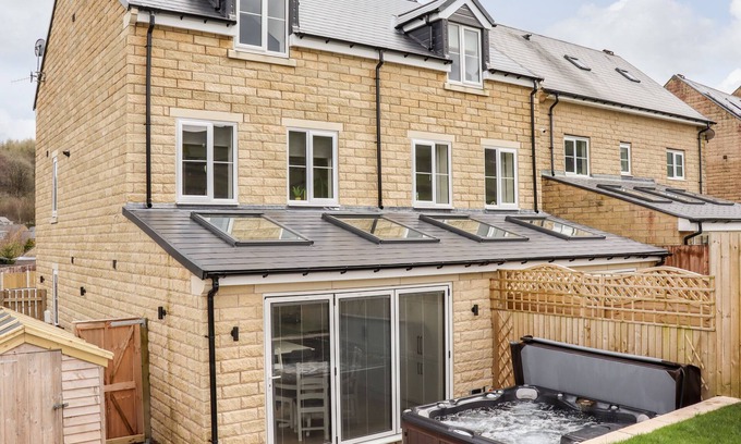 Buxton Cabaña | CHESHIRE VIEW, pet friendly, character holiday cottage in Buxton