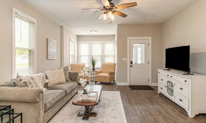 Chesterton Apartamento | Chesterton Charmer: 2 Units in 1