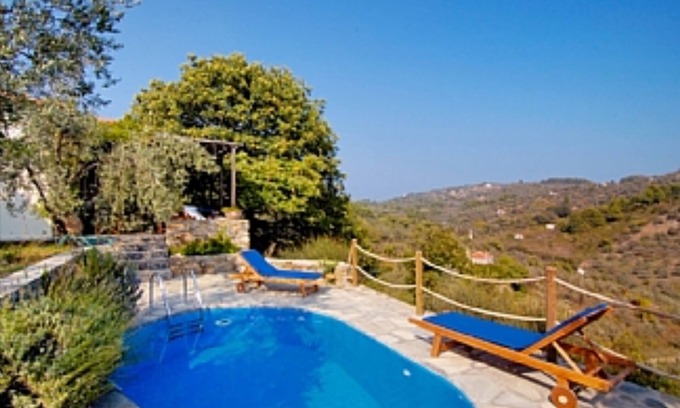 Skopelos Cabaña | CASA DE ÁRBOL DE CASTAÑA PISCINA PRIVADA ENTORNO RURAL PACÍFICO