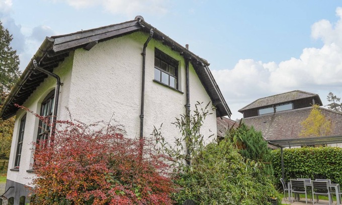 Trawscoed Casa | CHESTNUT COTTAGE, family friendly, with a garden in Llanilar