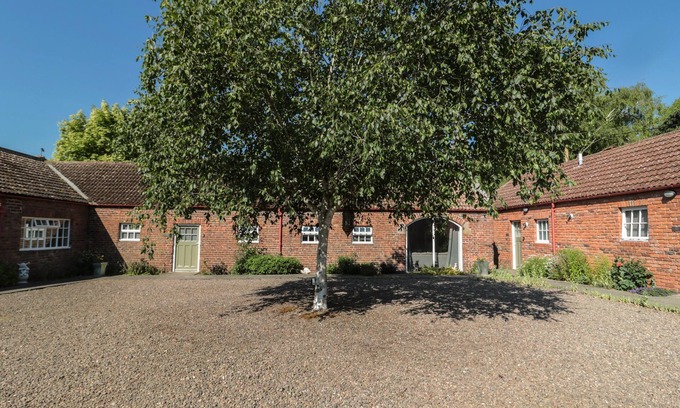 Ford Cabaña | CHEVIOT VIEW, pet friendly, with a garden in Cornhill-On-Tweed