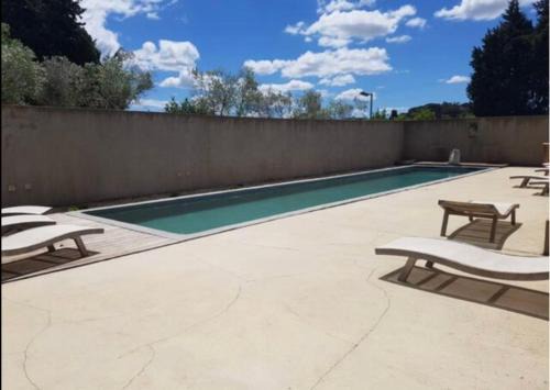 Costieres Apartamento | CHEZ BABOU studio d'artistes avec piscine, parking