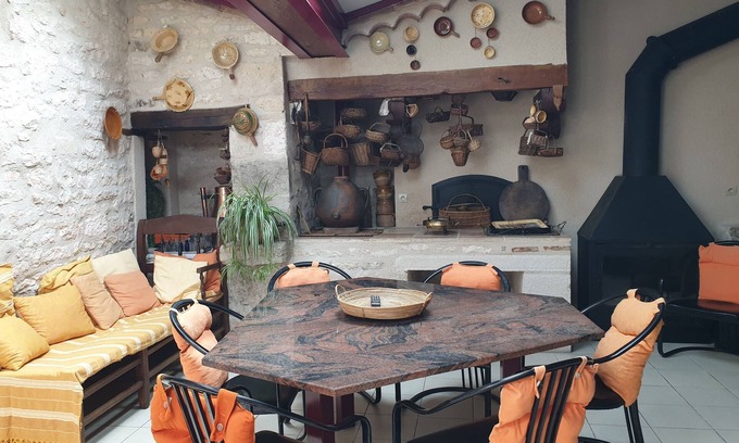 Lalbenque Casa | CHEZ DANIELE - Charming house in the heart of the village of Lalbenque