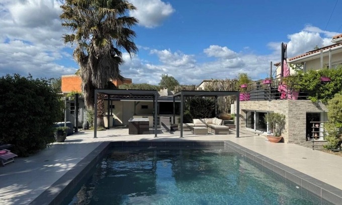 Montbazin Apartamento | Chez Isa - apartment with pool and jacuzzi