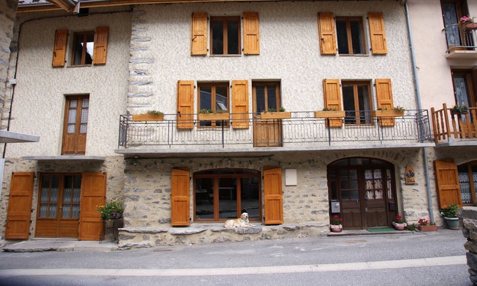 Villar-d'Arene Casa | Encantadora casa del siglo XVII ubicada en la puerta de entrada al Parque Nacional de Ecrins