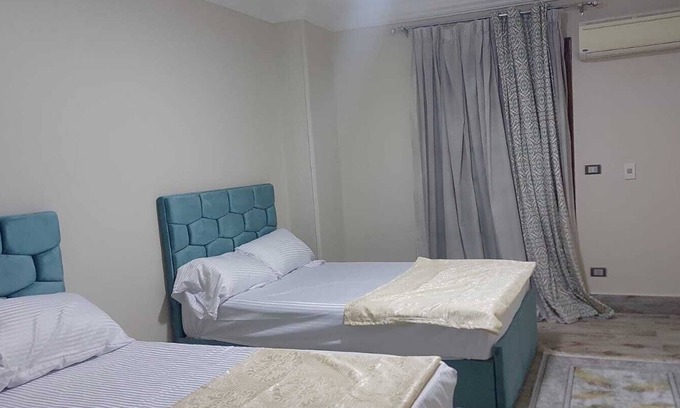 Al Haram Alquiler De Eote | Chez l’ami hotel. It’s a family house that has the view of the 3 pyramids.