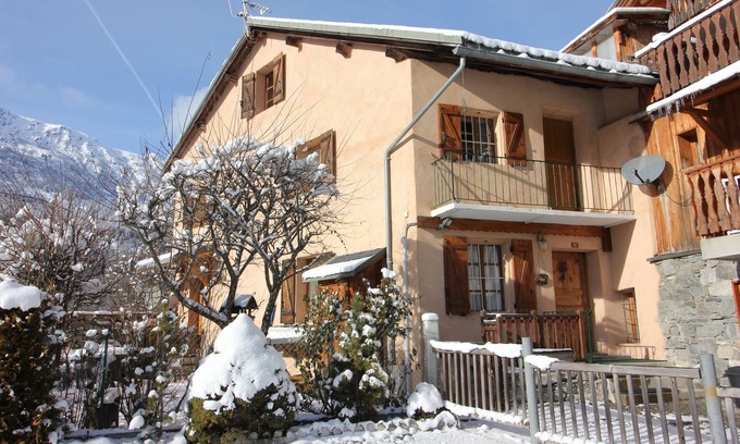 Meribel Chalet De Esquí | Atmospheric, original stone chalet in Meribel, Chez Leone