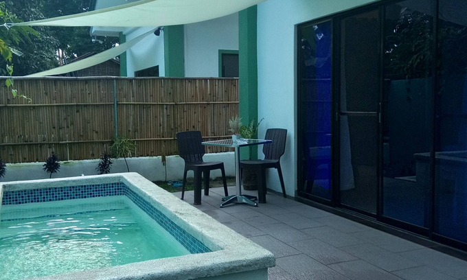 Valencia Casa | Chez Melanie U1 -Dumaguete Getaway with private plunge pool & Starlink Internet.