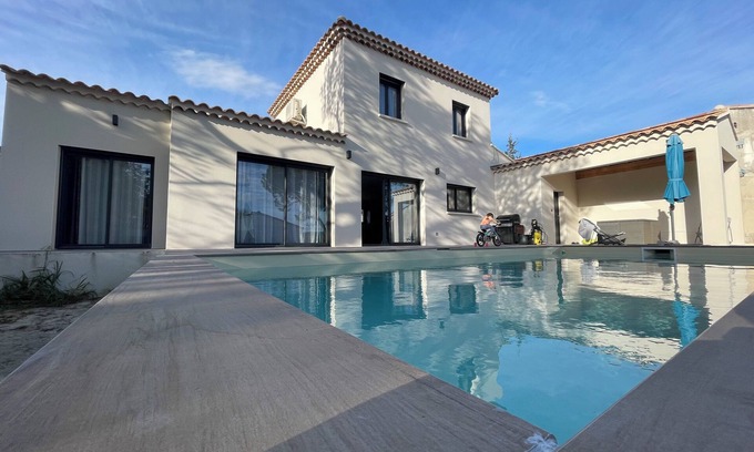 Saze Casa | Chez Mila et Ben / Contemporary house in Provence. ideal for families