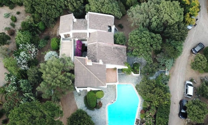Cala Rossa Villa | Chez Mister J, spacious villa with swimming pool, in the heart of the Cala Rossa estate.