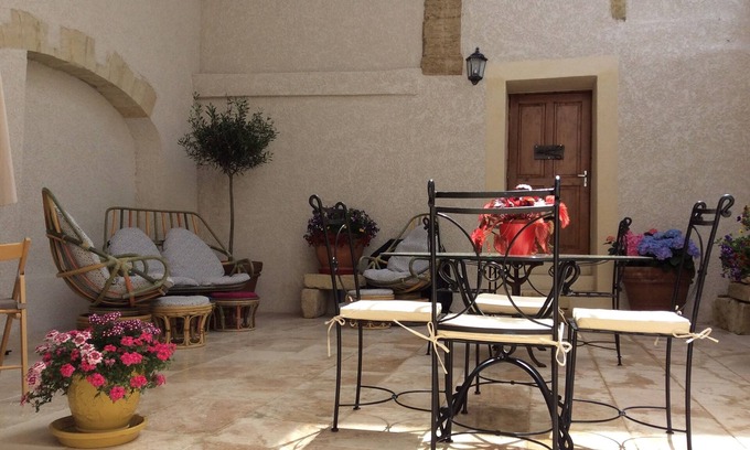 Vauvert Casa | "Chez REMYETTE" Gîte en el corazón de la Camarga en Occitania.