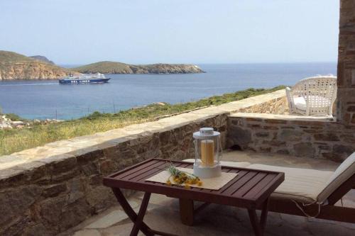 Serifos Casa | Chez Semiramis The Summer Breeze House 5'min from the beach