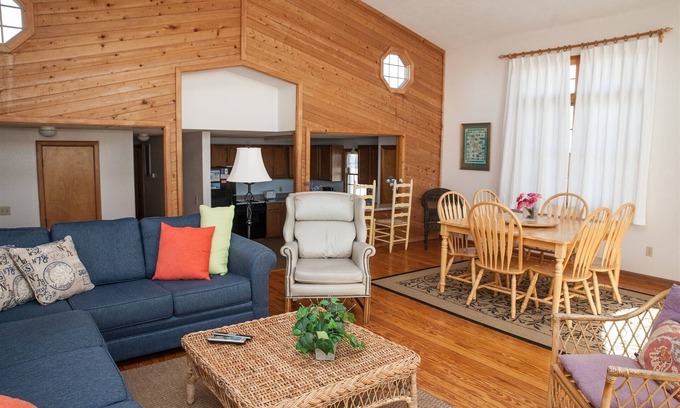 Avon Casa | Chez-toni 3 Bedroom Cottage by RedAwning