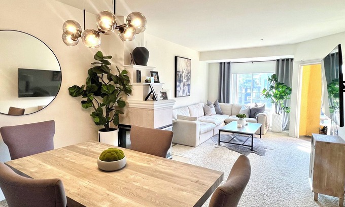 Airport Area Apartamento | Chic 1-bedroom 1-bath in central Irvine Location! Monthly Furnished Rental