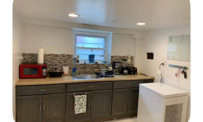 Archer Heights Casa | Chic 1-bedroom apartment in fabulous Chicago with AC