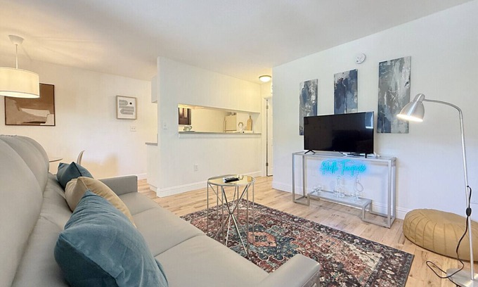 SoHo Condominio | Chic 1 BR Condo in Heart of South Tampa