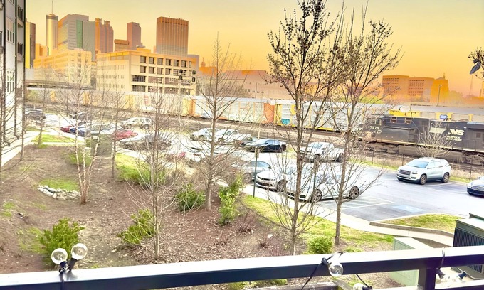 Castleberry Hill Apartamento | Chic 1BR Apartment in the Heart of Downtown Atlanta - Steps from Top Attractions