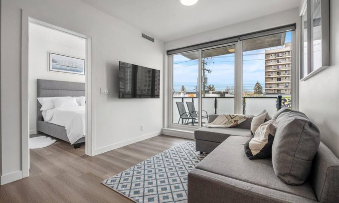 Sunnyside Apartamento | Chic 1BR Kensington unit With Parking
