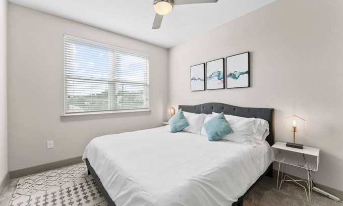 Montopolis Apartamento | Chic 1BR king suite close to Downtown w/ fast WiFi
