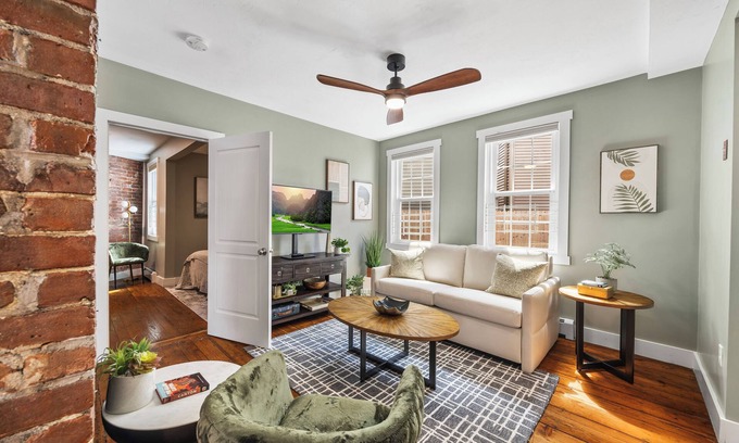 Federal Hill Apartamento | Chic 1BR Retreat: Modern Elegance & Comfort