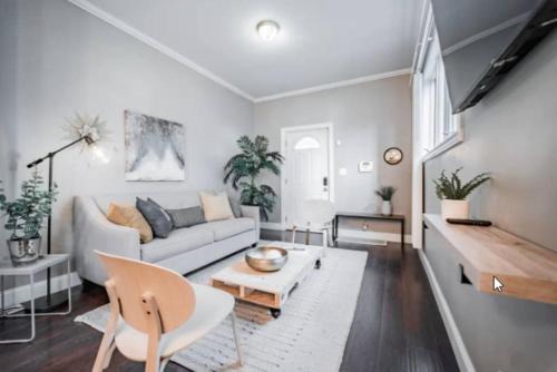 Near Northside Casa | Chic 1BR Retreat with Sofa Bed, Free Parking