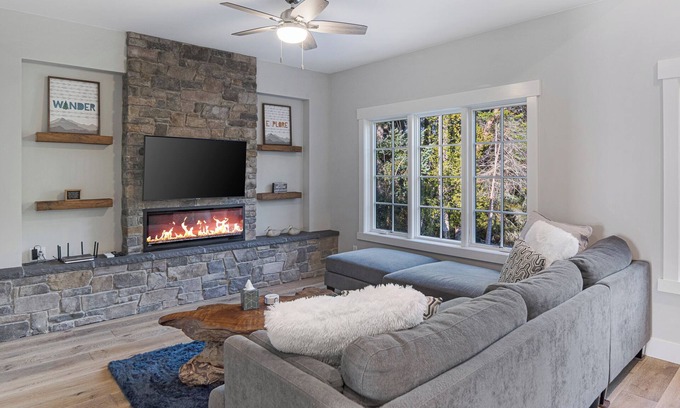 Friday Harbor Condominio | Chic 2 bed/2 bath Condo backing UW Labs preserve in enchanting Friday Harbor