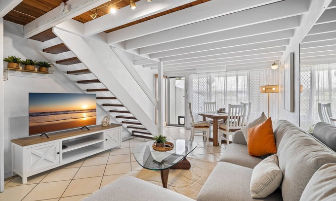 Mooloolaba Casa | Chic 2-Bed Cabin-Style Home by Mooloolaba Beach