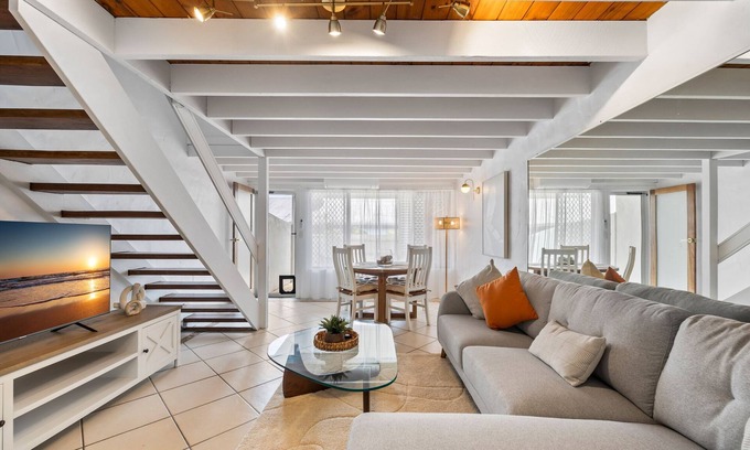 Mooloolaba Casa | Chic 2-Bed Cabin-Style Home by Mooloolaba Beach